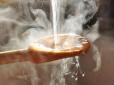 Вчені назвали причини, чому корисно пити саме теплу воду