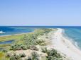 Сильний вітер у Чорному морі заблокував на острові-заповіднику 300 туристів