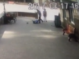 Без жодних на те причин: В Одесі охоронець жорстоко побив дитину (відео)