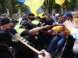 Під АП сталася бійка між прихильниками Саакашвілі і правоохоронцями (фото, відео)