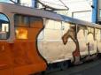 У Києві хулігани напали на трамвай, розмалювавши вагон та водія (фото)