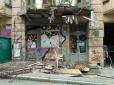 У столиці України на очах руйнується історична будівля (відео)