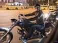 Непосидючий Кличко хвацько промчав на мотоциклі Києвом, перевіряючи якість ремонту доріг (відео)