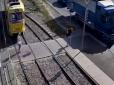 Харків'янка, задивившись у мобільний телефон, потрапила під трамвай