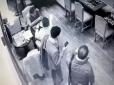 У Києві в кафе пограбували екс-чиновника Адміністрації Президента (відео)