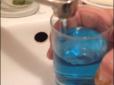 На Тернопільщині з кранів тече вода синього кольору - місцеві мешканці в шоці (відео)