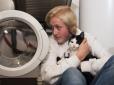 Протриматись у пінній каруселі 40 хвилин: Кота випадково викупали у пральній машині