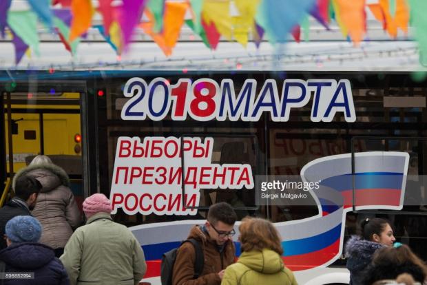 Выборы Путина. Уже скоро. Флажки как бы символизируют праздник.