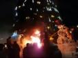 Не тільки ялинка: У Росії в новорічну ніч горіли ще Дід Мороз і Снігурка (відео)