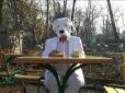 Традиційний маскарад директора одеського зоопарку: Чоловік розвеселив мережу новорічним кліпом (відео)