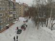 Будні скреп: У Росії жінка викинула з вікна багатоповерхівки свою маленьку доньку