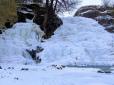 Зима рулить: На Тернопільщині замерз  найвищий рівнинний водоспад Європи (фото, відео)