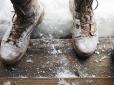 Лайфхак: Як прибрати плями солі з взуття і запобігти появі нових (фото)