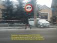 Хіти тижня. Будьте уважними! Взуття відлетіло на 20 метрів: У Києві BMW вилетів на тротуар і розчавив жінку об стовп (фото 16+)