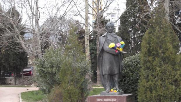 Пам'ятник Тарасу Шевченку в окупованій Ялті. 9 березня 2018 року.