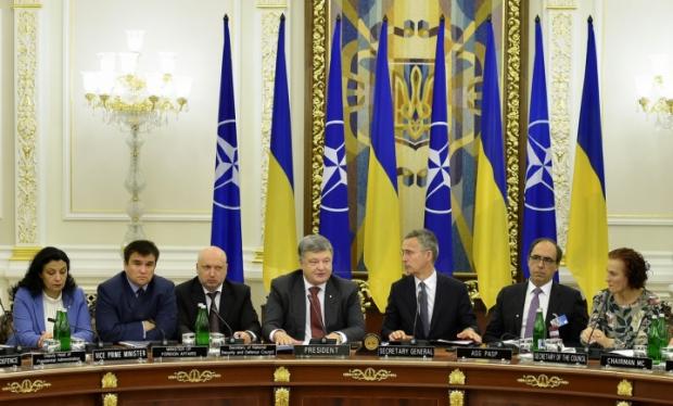Президент України Петро Порошенко під час засідання Комісії Україна-НАТО