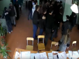 Не всі за Путіна: У мережі показали відео побиття та вкиду бюлетенів на виборчій дільниці в Дагестані