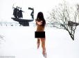 Щоб зберегти молодість: Киянка щотижня бігає геть голою по снігу (фото)