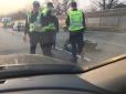 Під Києвом у страшній ДТП розірвало мотоцикл (відео)