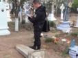Загинула від травми голови: На Одещині 3-річну дівчинку вбило могильною плитою (фото)