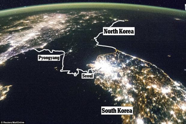 Південна і Північна Корея. Вночі Північна Корея - чорніше чорного.