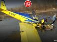 У Росії літак впав у ріку, є жертви (фото)