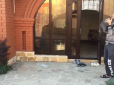Чеченські бійці викликали гнів у мережі, перетворивши живого кота на м'яч (відео)