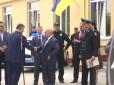 Аваков розплатився нагородною зброєю: Під Києвом меценат збудував відділок поліції (відео)