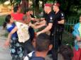 Напали з палицями: У Тернополі п'яні роми побили дітей (відео)