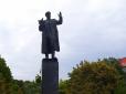 Той, який жодного разу не вистрелив: У Празі облили фарбою пам'ятник радянському маршалу (фотофакт)