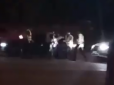 Нещасний просив припинити та кликав на допомогу: Соцмережі розгнівало відео з агресивними поліцейськими в Києві