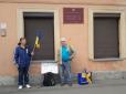 На Росії затримали активістів з українським прапором (фото)