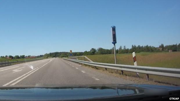 Камери на дорогах в Швеції нагадують про швидкісний режим