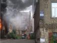 У центрі столиці палає будівля покинутого дитсадка (фото, відео)