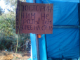 Крадій крадієм поганяє: Народ насмішив пляжний туалет у Керчі, зведений окупаційною владою за 2 500 000 рублів (фотофакт)