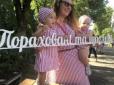 Де в Україні найбільше за раз народжується по дві дитини: Понад дві сотні пар близнюків зібрались заради нового рекорду (відео)