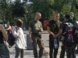 Не сподобалося, як виглядає: У Києві чоловіки в камуфляжі побили школярку