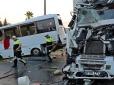 Автобус з туристами потрапив у страшну ДТП у Туреччині, багато постраждалих (фото)