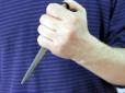 Не сподобалась оцінка: Київський школяр з ножицями у руці накинувся на вчительку