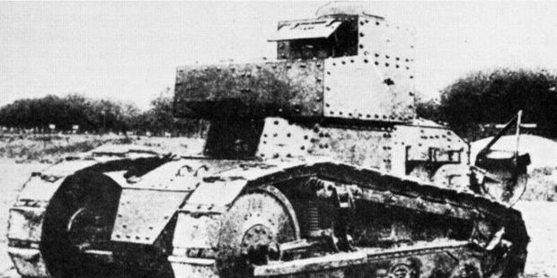 Командный танк «Рено» TSF — без вооружения, зато с радиостанцией