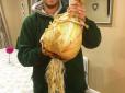 Не менше 5 кілограмів: Британський фермер виростив гігантську цибулину (фото)
