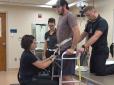 Американські лікарі створили імплант, який ставить паралізованих людей на ноги (відео)