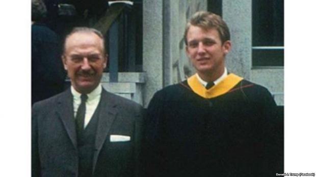 Дональд Трамп зі своїм батьком Фредом на випускній церемонії Пенсильванського університету, 1968 рік