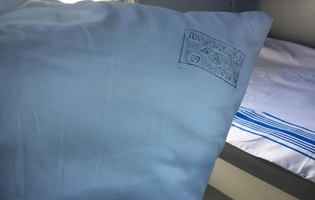 Новая подушка в поезде.