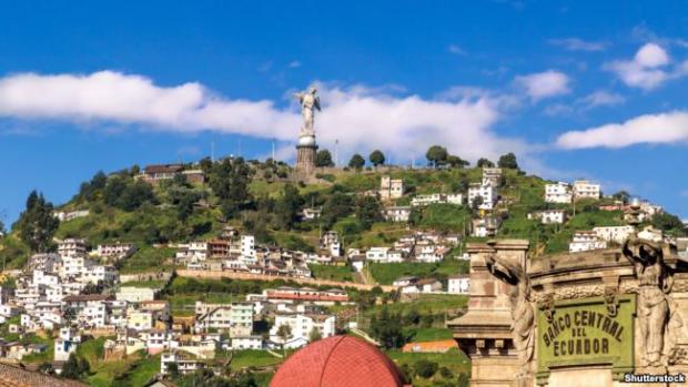 45-метрова скульптура Богоматері – Діви Марії – на пагорбі у столиці Еквадору – Кіто. Була створена в 1976 році
