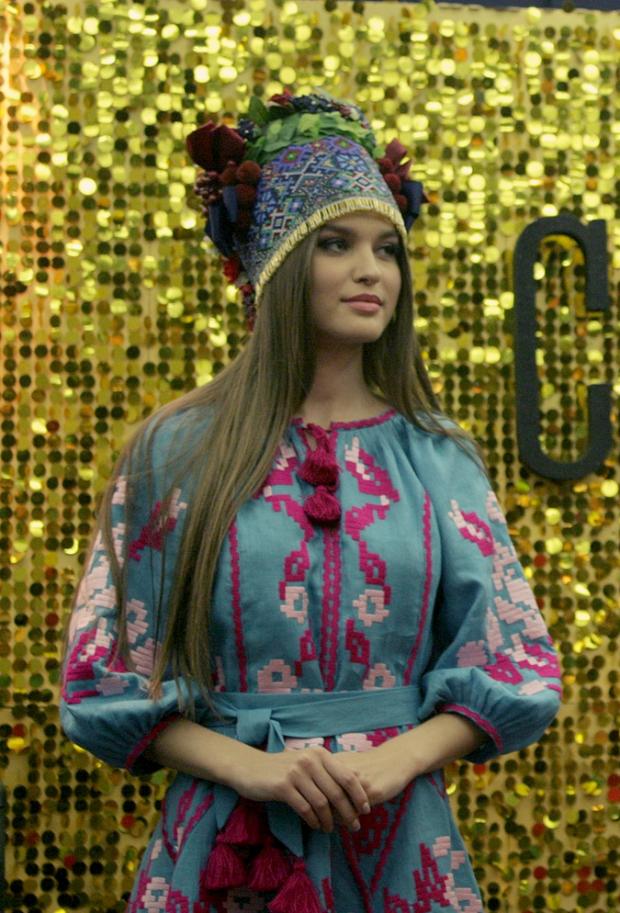 В конкурсе национальных костюмов украинка выйдет в платье-вышиванке и уникальном головном уборе
