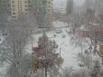 Перший сніг паралізував рух у Києві, спровокувавши вже понад 50 аварій (фото)