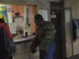 Месники поспішають на допомогу: У київському метро помітили знаменитого супергероя (відео)