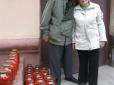 Проста, справжня Україна: Немолода пара з Херсона передала бійцям на Донбас 131 трьохлітрову баночку смачного перцю (фотофакти)