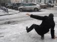 Смерть через негоду: У Києві чоловік загинув, послизнувшись біля будинку (фотофакт)